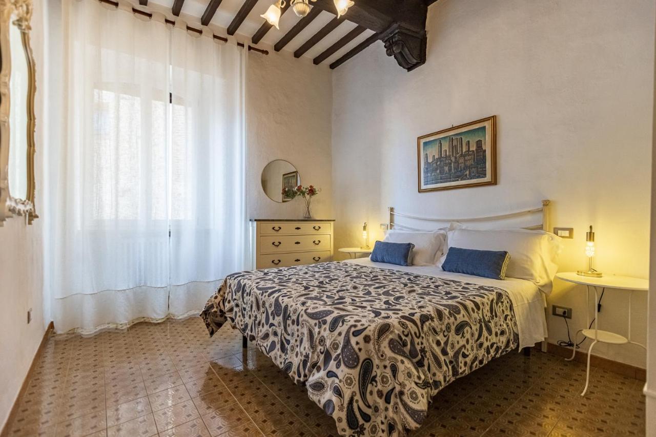 Il Borgo Antico Apartment Сан Джиминяно Екстериор снимка